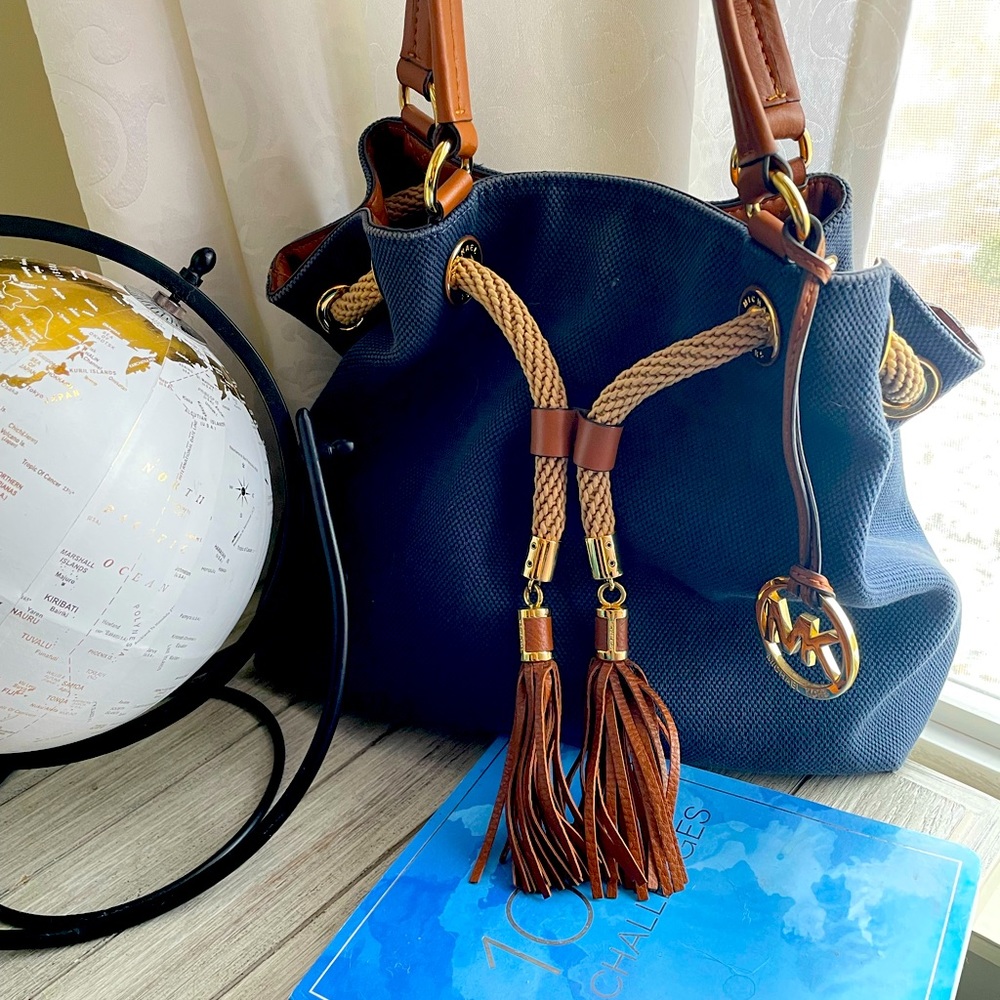 AHOY SPRING! MK MARINA DRAWSTRING ROPE NAVY BLUE BAG. EXCELLENT CONDITION!